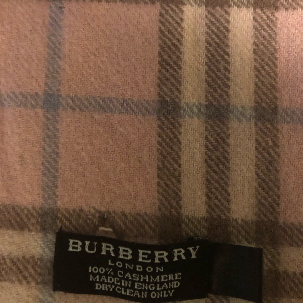 ❄️ Burberry Cashmere Scarf - Picture 2 of 8